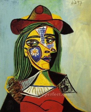 Pablo Picasso Painting - Mujer con sombrero y cuello de piel cubista de 1937 Pablo Picasso